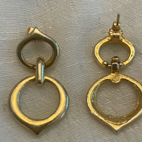 Vintage Avon gold tone double teardrop post dangle earrings - Picture 2 of 4